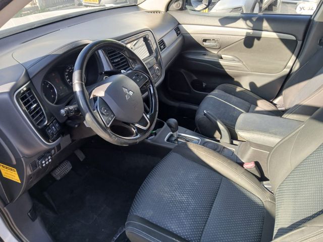 מיצובישי אאוטלנדר