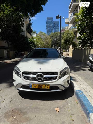 מרצדס-בנץ GLA