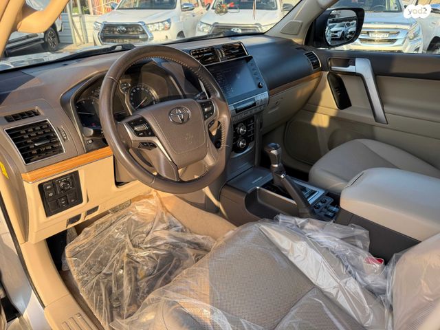 טויוטה לנד קרוזר