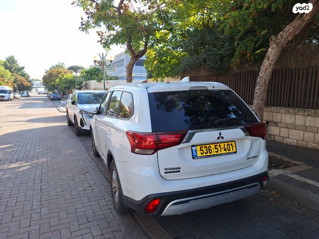 מיצובישי אאוטלנדר