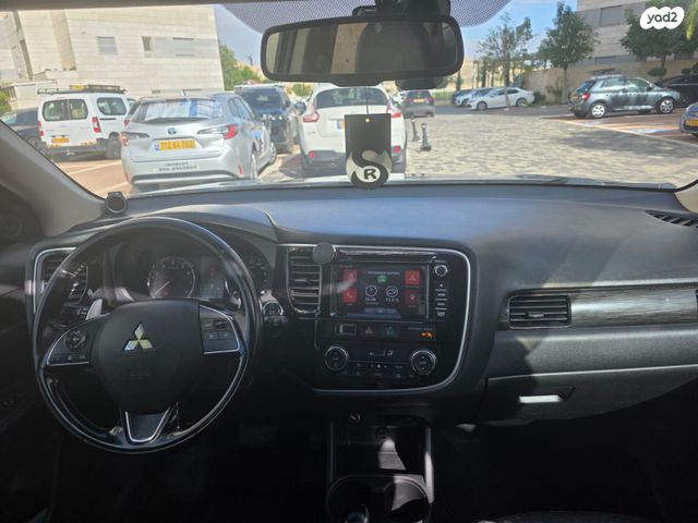 מיצובישי אאוטלנדר