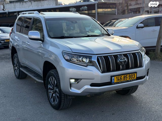 טויוטה לנד קרוזר