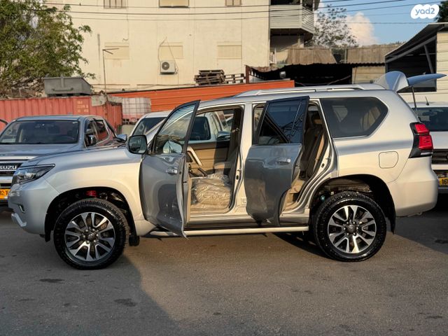 טויוטה לנד קרוזר