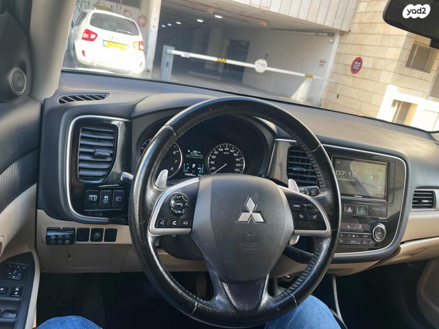 מיצובישי אאוטלנדר