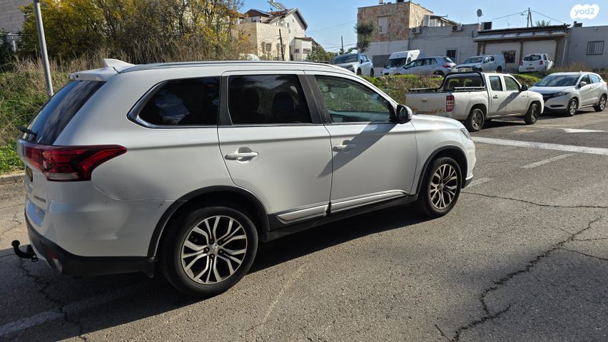 מיצובישי אאוטלנדר