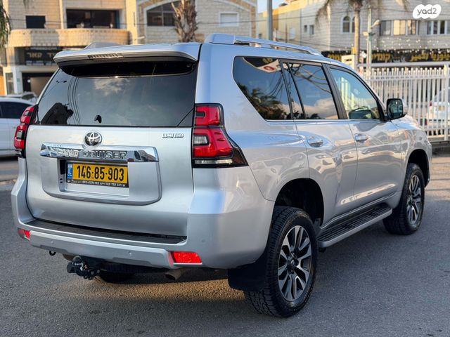 טויוטה לנד קרוזר