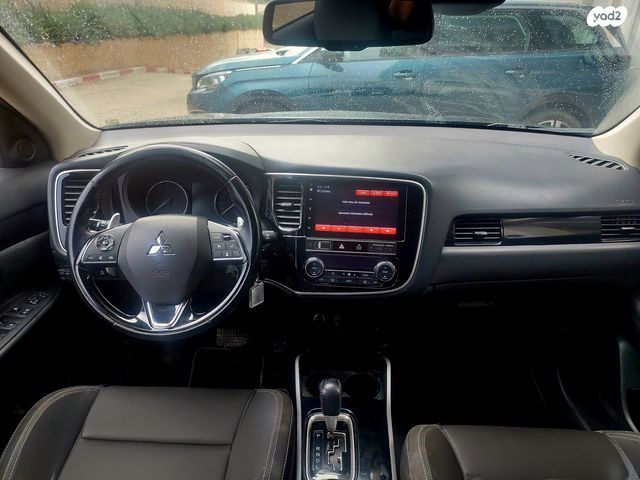 מיצובישי אאוטלנדר