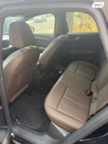 מודעת רכב אאודי Q4 e-tron