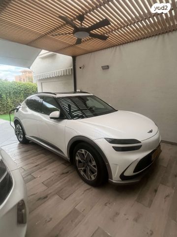 מודעת רכב ג'נסיס GV60