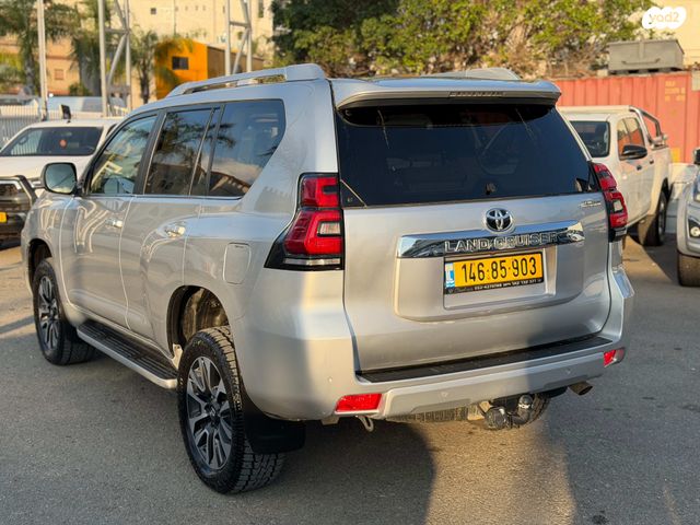 טויוטה לנד קרוזר