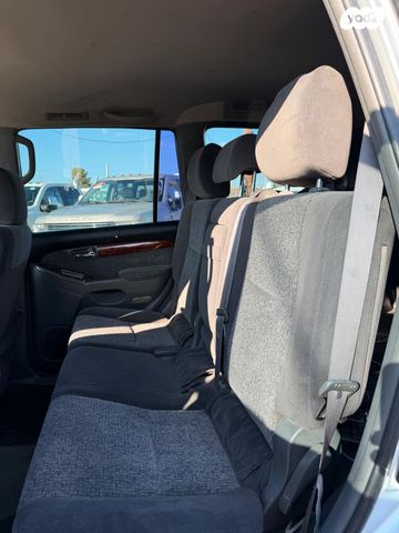 טויוטה לנד קרוזר