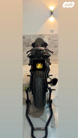 מודעת רכב ימאהה YZF-R1