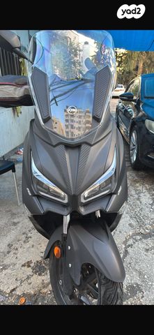 מודעת רכב סאן יאנג ג'וי-מקס Z-300