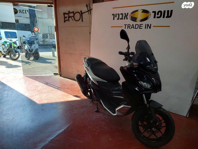 אפריליה SR GT 200