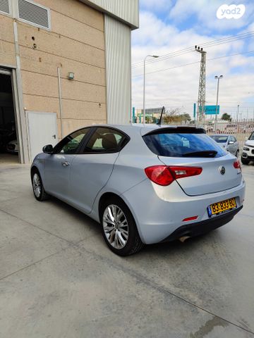 אלפא רומיאו ג'ולייטה