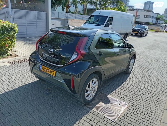 טויוטה אייגו X