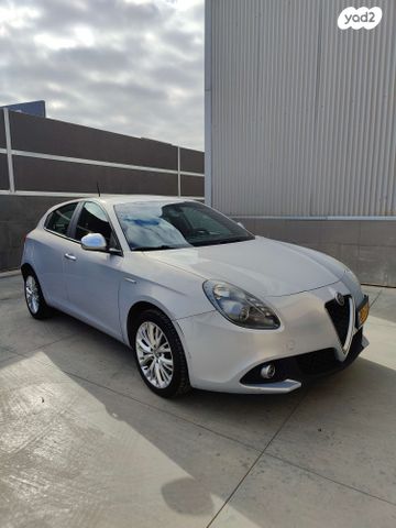 מודעת רכב אלפא רומיאו ג'ולייטה