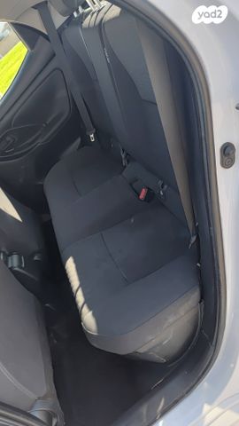 טויוטה יאריס