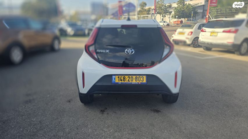 טויוטה אייגו X