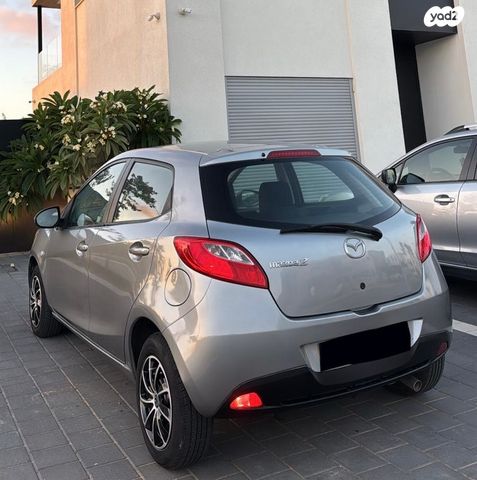 מודעת רכב מאזדה 2