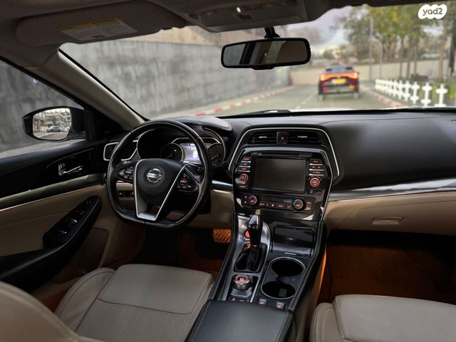 ניסאן מקסימה