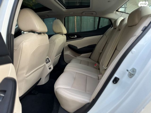 ניסאן מקסימה