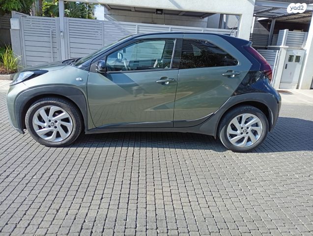 טויוטה אייגו X