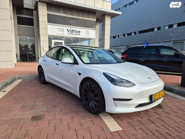 מודעת רכב טסלה מודל 3
