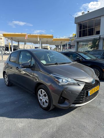 טויוטה יאריס