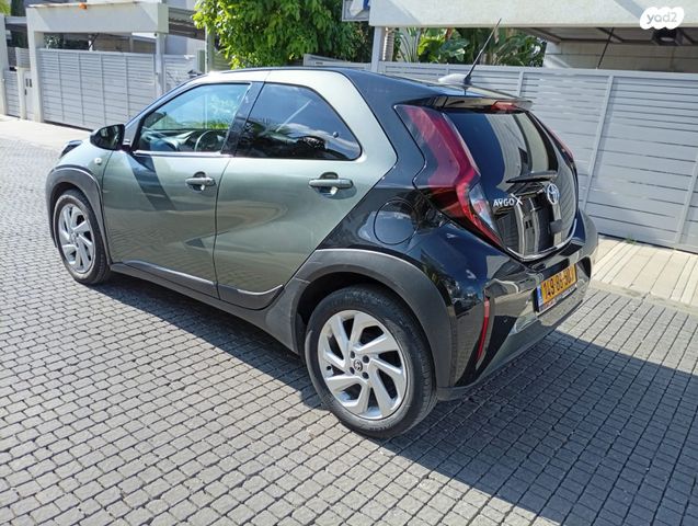 טויוטה אייגו X