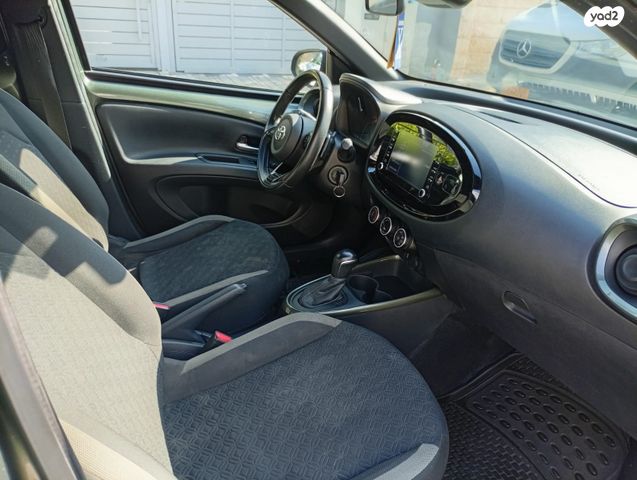 טויוטה אייגו X