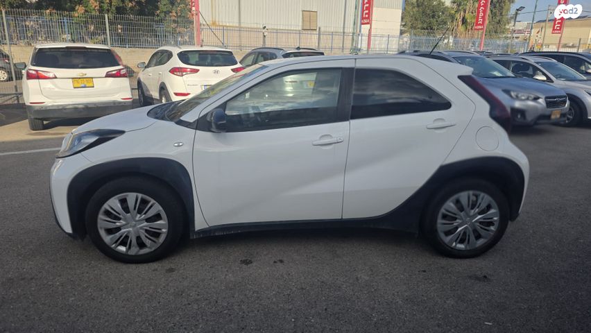 טויוטה אייגו X