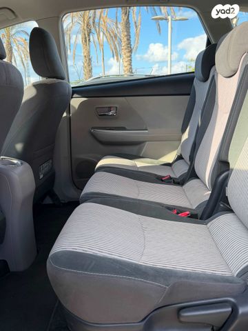 טויוטה פריוס פלוס