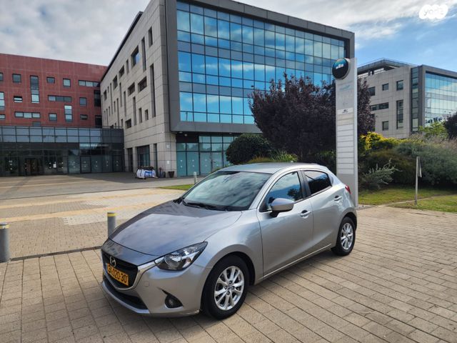 מודעת רכב מאזדה 2