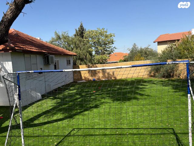 משק חקלאי/ נחלה, רבי ישראל אבי חצירא 1, יד רמב''ם, יד רמב"ם