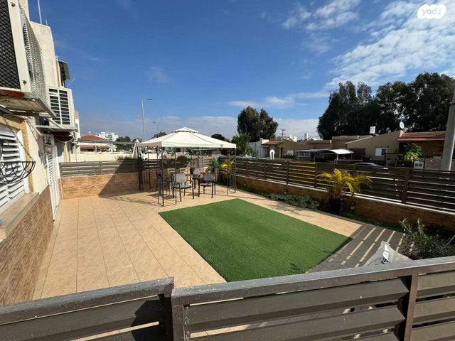 שדרות הורדים 14