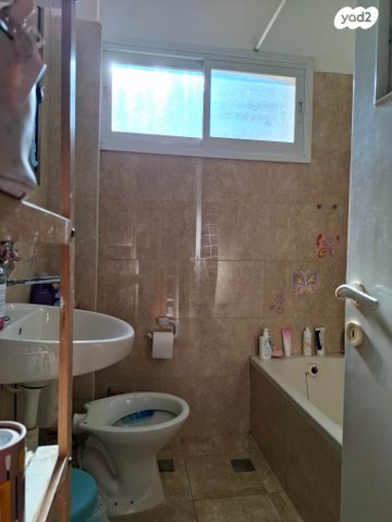 דירה, שניים בנובמבר 16, כרמל צרפתי, חיפה