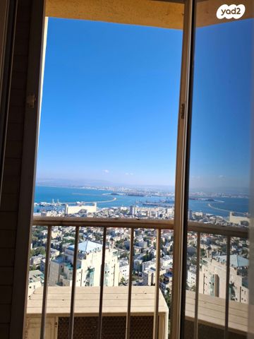 דירה, שניים בנובמבר 16, כרמל צרפתי, חיפה