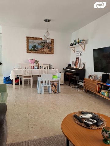 דירה, שניים בנובמבר 16, כרמל צרפתי, חיפה