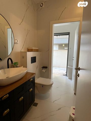 דירת גן, הבוצר 1, שכונה 8, תל מונד