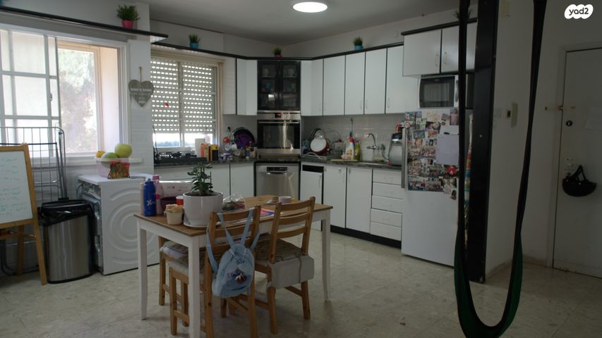 דירה, שניים בנובמבר 16, כרמל צרפתי, חיפה