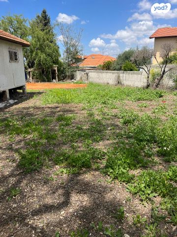 משק חקלאי/ נחלה, רבי ישראל אבי חצירא 1, יד רמב''ם, יד רמב"ם