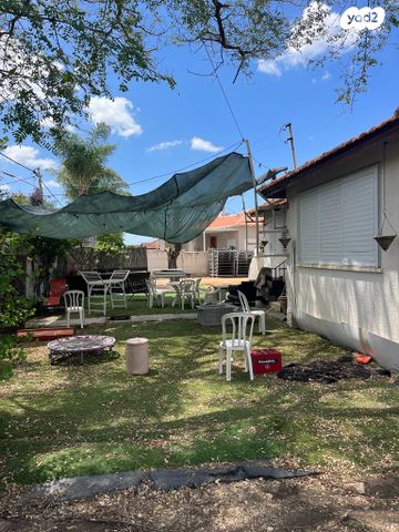 משק חקלאי/ נחלה, רבי ישראל אבי חצירא 1, יד רמב''ם, יד רמב"ם