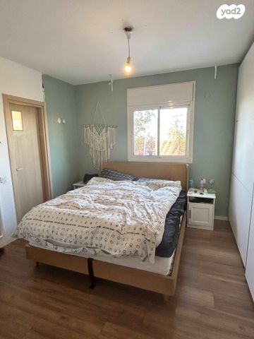 דירת גן, נחל פולג 15, צור יצחק, צור יצחק