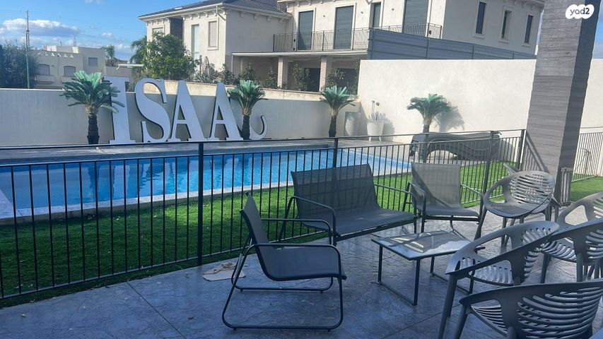 דו משפחתי, יהושע טהון 3, שאר העיר, קדימה צורן