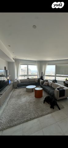 ניסים אלוני 19