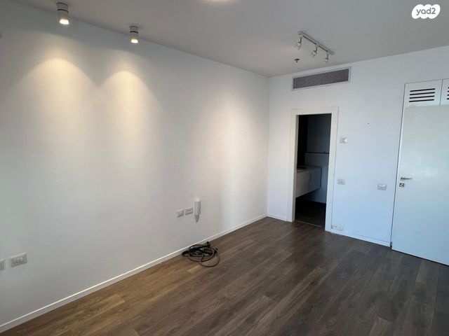 דירה, גרציאני יצחק 4, גני שרונה, קרית הממשלה, תל אביב יפו