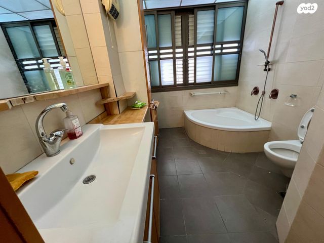 דירה, גנסין 16, גבעת הרמבם, גבעתיים