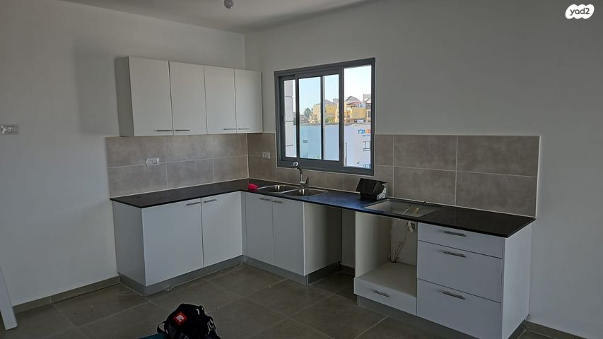 דירה, דבורה עומר 4, גדרה מזרח, גדרה