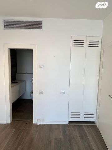 דירה, גרציאני יצחק 4, גני שרונה, קרית הממשלה, תל אביב יפו